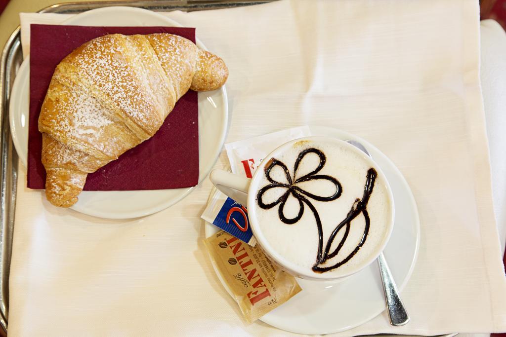 Palace 2000 Hotel 4*